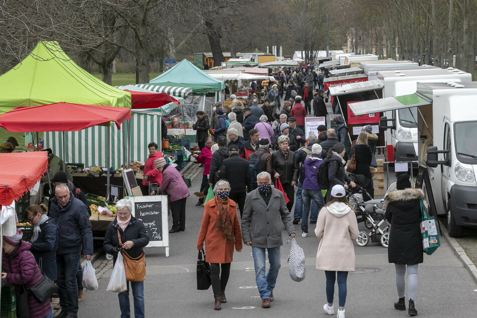 Massen auf dem Lingnermarkt, der am Freitag nach dem Corona-Verbot wieder öffnen durfte.