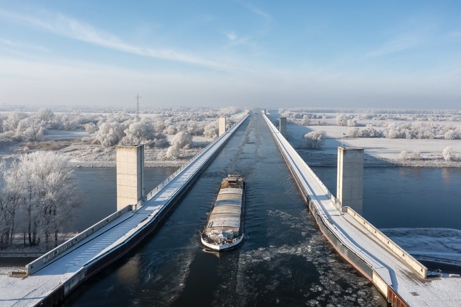 Das Wasserstraßenkreuz bei Magdeburg ist mit einer Länge von 918 Metern die größte Kanalbrücke Europas. (Archivbild)