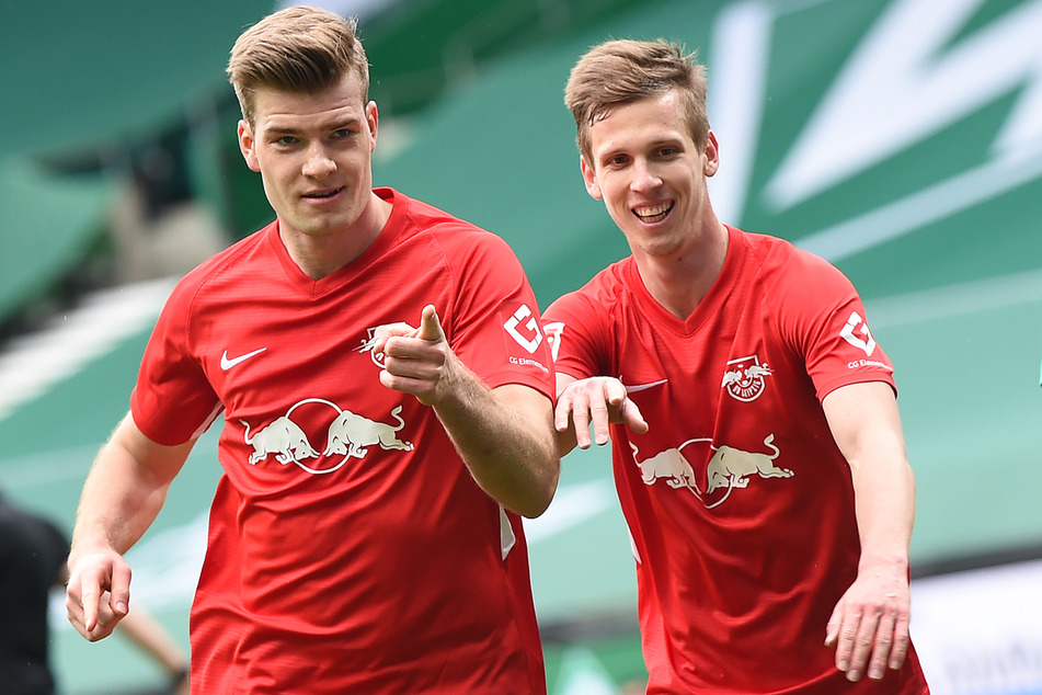 Die beiden Torschützen zur deutlichen 3:0-Halbzeitführung für RB Leipzig: Doppelpacker Alexander Sörloth (l.) und Dani Olmo.