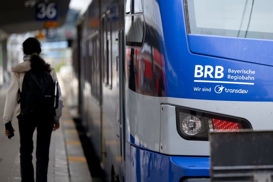 Bahnfahrer müssen vorerst mit dem Bus von A nach B kommen. (Archivfoto)