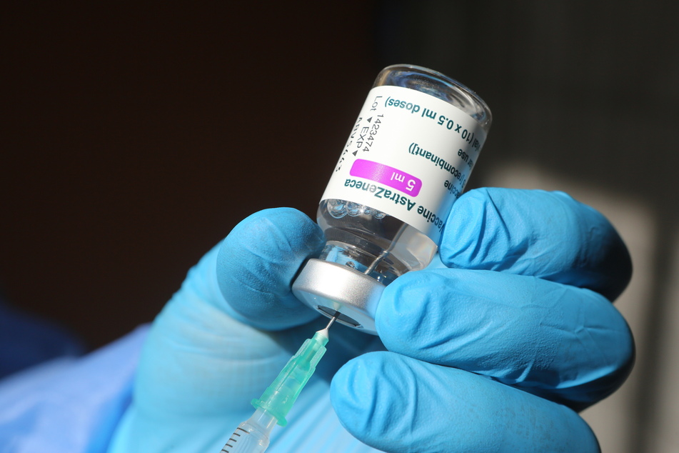 Auch Deutschland setzt Corona-Impfungen mit dem Präparat des Herstellers Astrazeneca vorsorglich aus.