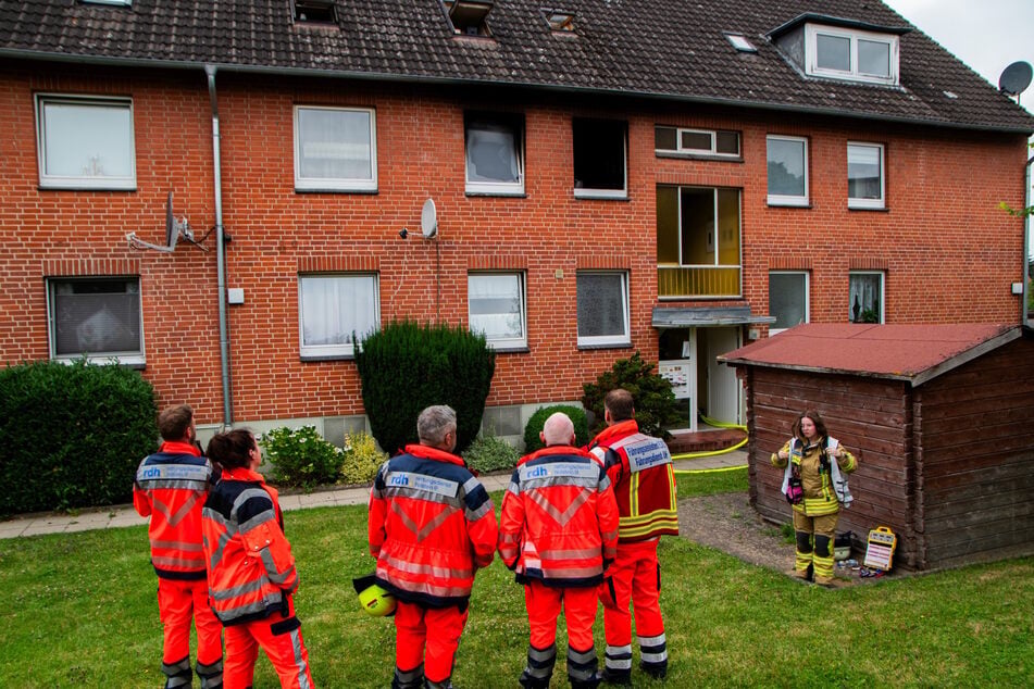 Bei einem Wohnungsbrand in Schleswig-Holstein ist am Samstag eine Frau verstorben.