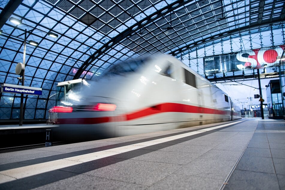 Das Familienticket der Deutschen Bahn bleibt. (Symbolfoto)