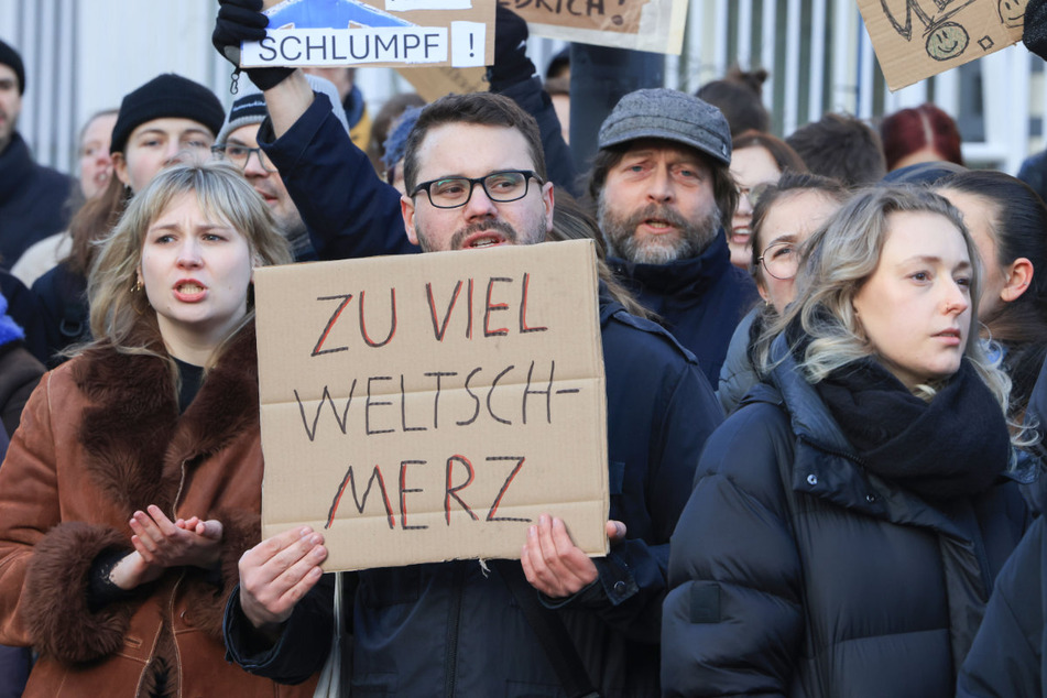 Das beispielsweise von den Politikern öffentlich stets hochgelobte Demonstrationsrecht soll zumindest in Bayern künftig offenbar klar eingeordnet werden, wenn es "gegen CDU und CSU" ausgeübt wird. Für andere Parteien gibt es so etwas nicht.