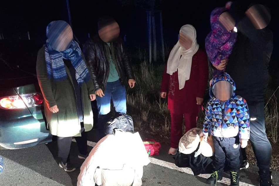 Sechs Migranten an Bord: Schleuser liefert sich waghalsige Verfolgungsjagd mit der Polizei!
