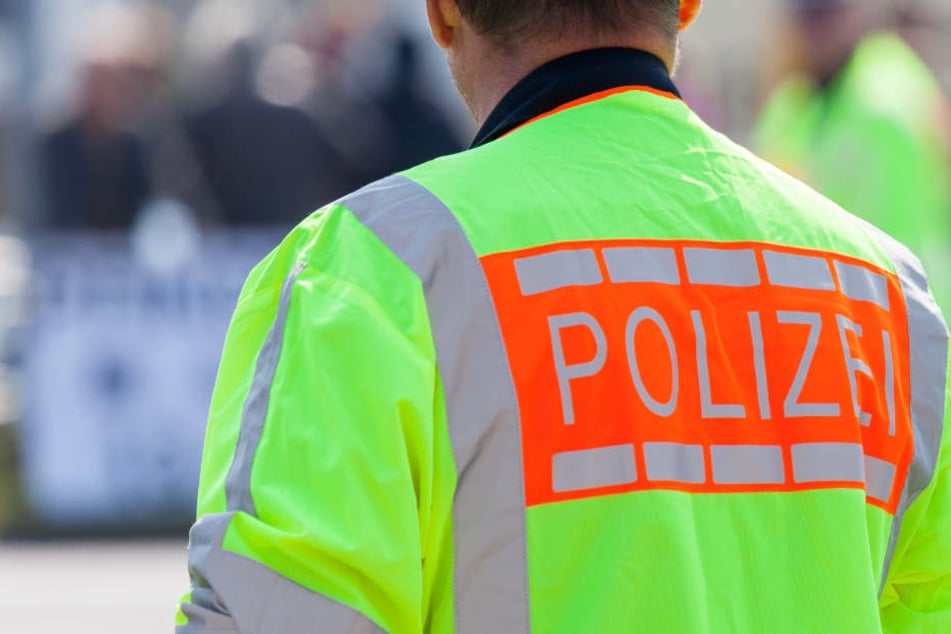 "Keine Sekunde überlegt": Polizist entdeckt panischen Mann und rettet vermutlich sein Leben