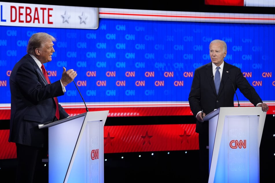 Joe Biden (81, r.) trat vergangene Nacht gegen Donald Trump in einem TV-Duell an.