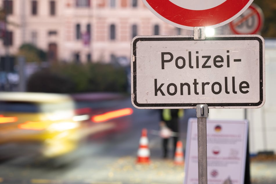Dieb radelt über Autobahn an Grenzkontrolle vorbei