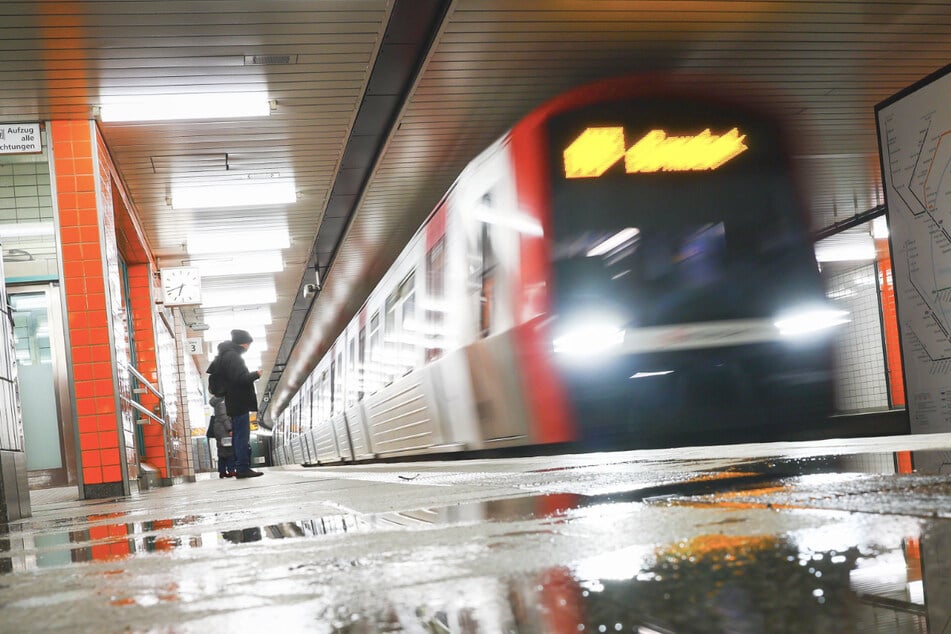 Die U-Bahnen und Busse in Hamburg werden bestreikt. (Symbolbild)