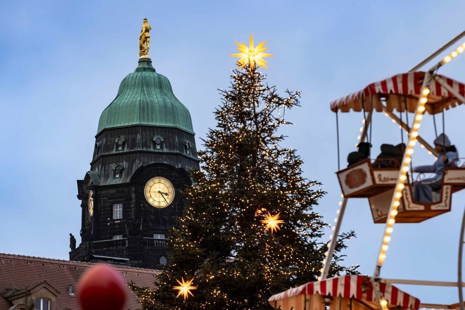 Von der Aussichtsplattform lässt sich ein herrlicher Blick über das weihnachtliche Dresden erhaschen.