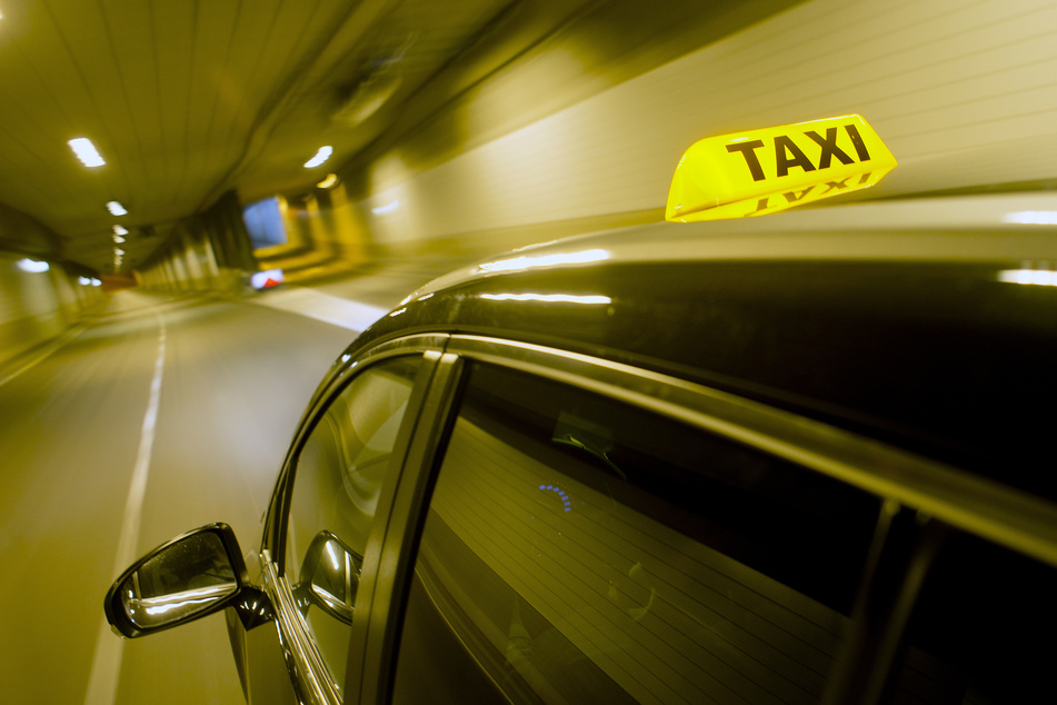 Zwei mutige Taxifahrer versuchten die Täter einzuholen. (Symbolbild)