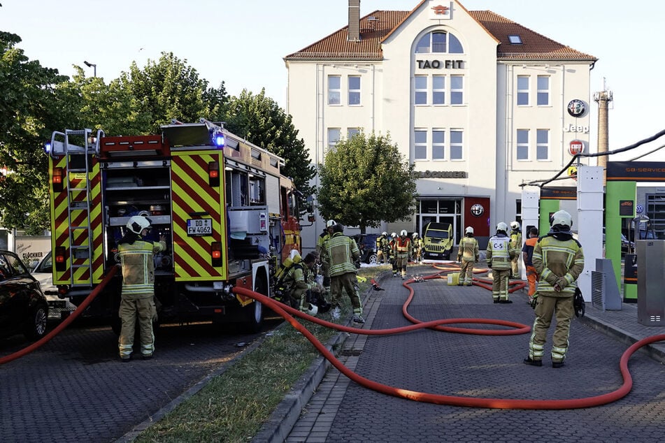 Mit zwei Trupps waren die Berufsfeuerwehr und die Wache Übigau im Einsatz.