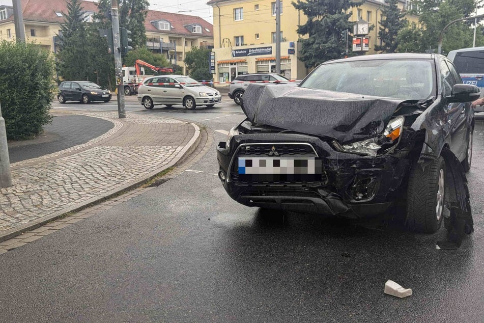 Crash in Blasewitz: Autos an Kreuzung zusammengeknallt