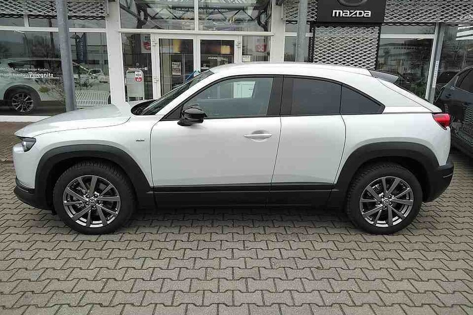 Das große SUV ist sogar 10.000 Euro billiger und bietet viel Platz für alle Insassen und Gepäck.