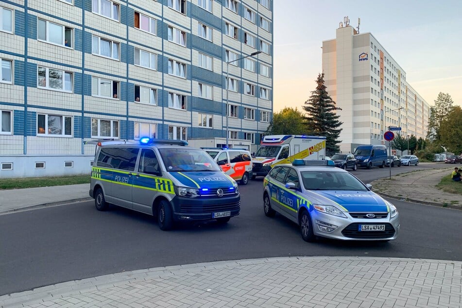 Neben der Magdeburger Polizei rückte auch der Rettungsdienst an.