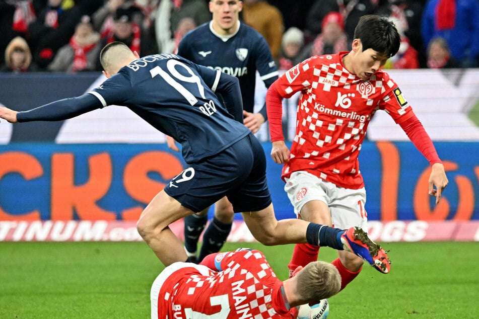 Hyun-seok Hong (27, r.) spielt in Mainz keine Rolle mehr.