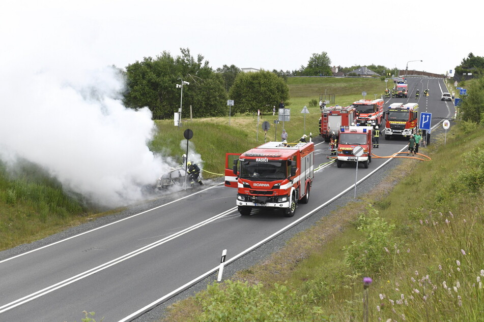 Tschechische und Deutsche Kameraden rückten aus und löschten das Grenzfeuer gemeinsam.