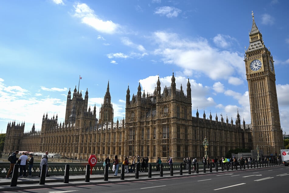 Am 21. April soll am Westminster Palast eine Großdemonstration mit 100.000 Teilnehmern stattfinden.