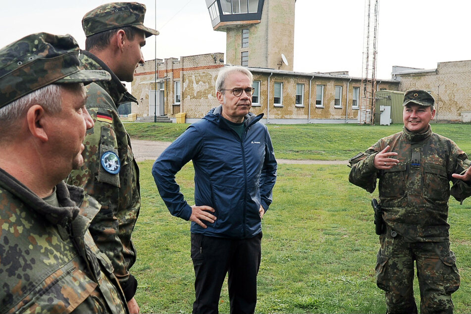 Thüringens Innenminister Georg Maier (58, SPD) hat die Soldatinnen und Soldaten in Litauen besucht.