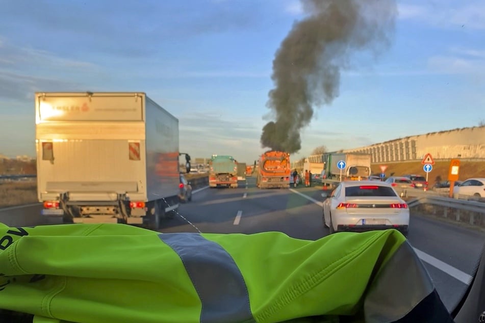 Deutliche Rauchschwaden zogen über die A99.