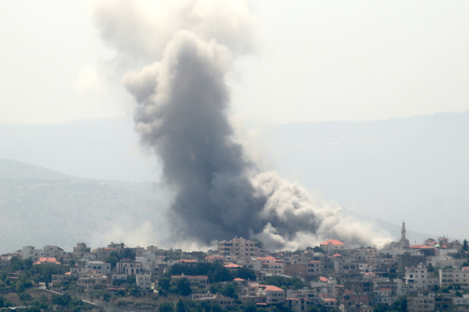 Rauch steigt nach einem israelischen Angriff im Dorf Yaroun im Südlibanon auf.