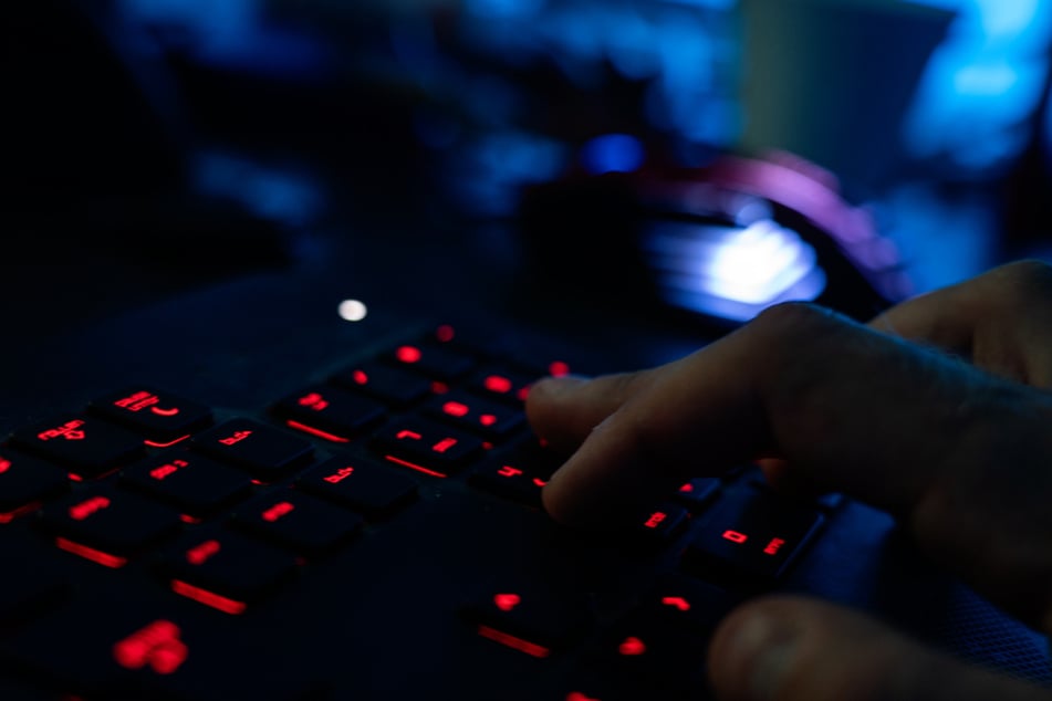 Weil sich Nutzer hier weitgehend anonym bewegen können, ist das Darknet bei Kriminellen beliebt. (Symbolbild)