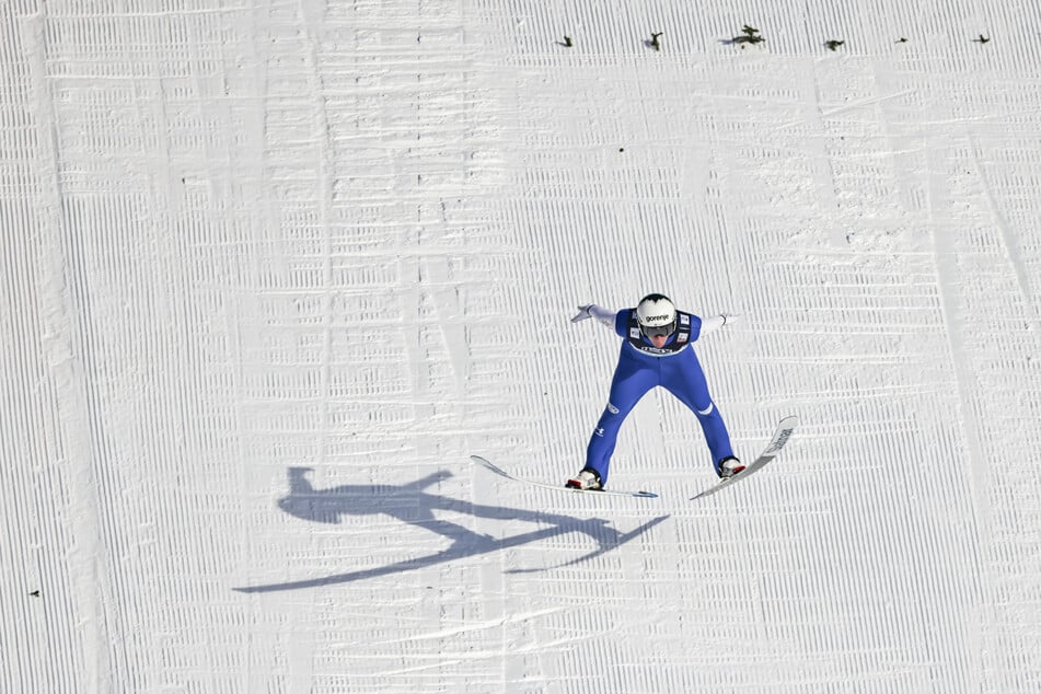 Die Skisprung-Elite segelt Mitte März in Vikersund durch die (dann hoffentlich nicht mehr stinkenden) Lüfte.