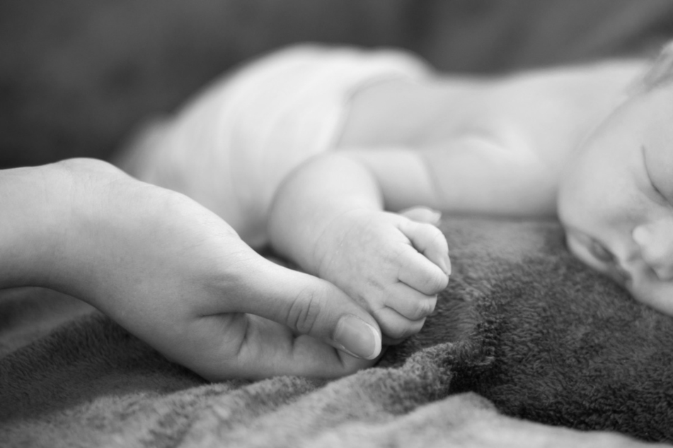 Das in einem englischen Gefängnis geborene Baby überlebte nicht. Möglicherweise, weil seine Mutter keine medizinische Hilfe bei der Geburt bekam. (Symbolbild)