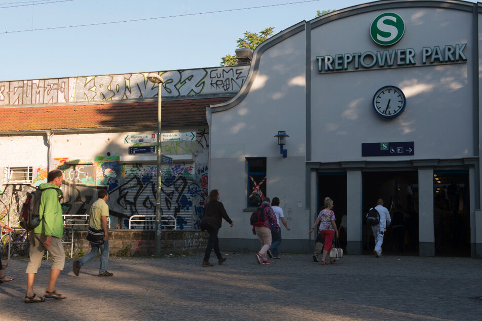 Am Berliner S-Bahnhof in Treptow-Köpenick ist ein 28-Jähriger brutal attackiert worden. (Symbolbild)