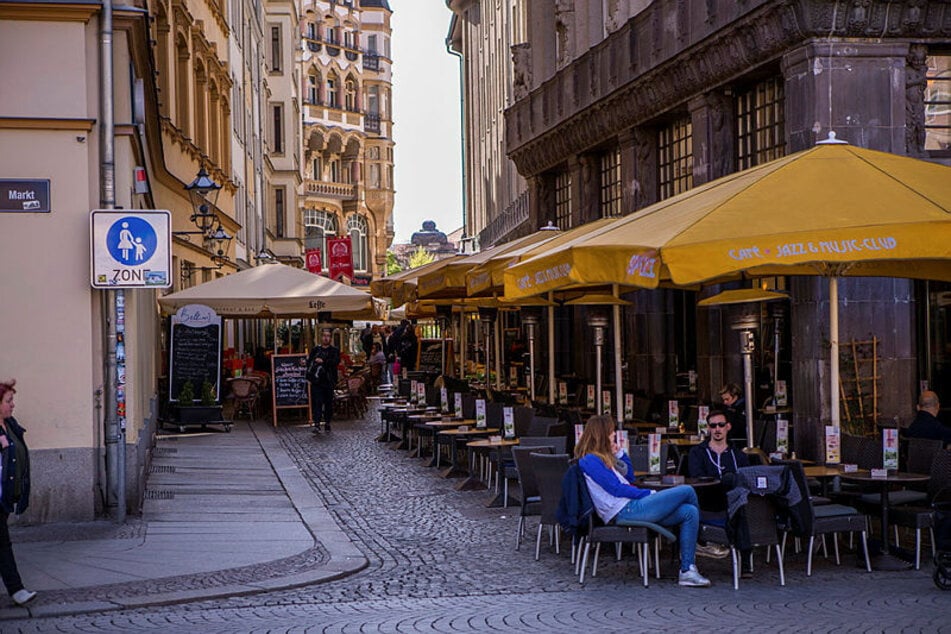 Und wer genug vom Feiern hat, kann seinen Nachmittag auch auf den Freisitzen der Restaurants verbringen. (Archivbild)