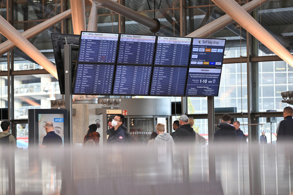 Passagiere sollen rund 2,5 Stunden vor Abflug am Flughafen sein.