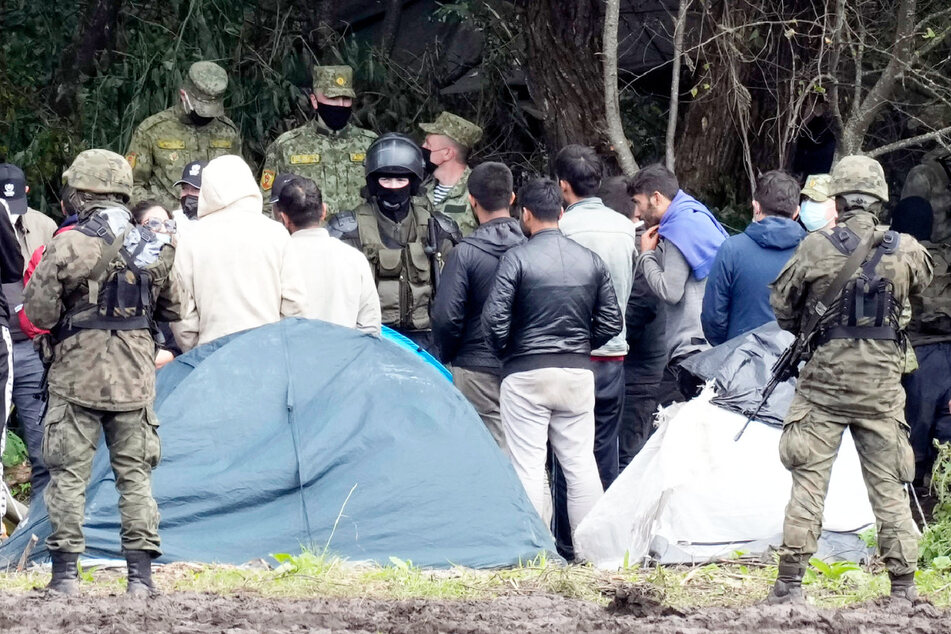 Demonstranten fordern würdigen Umgang mit Flüchtlingen