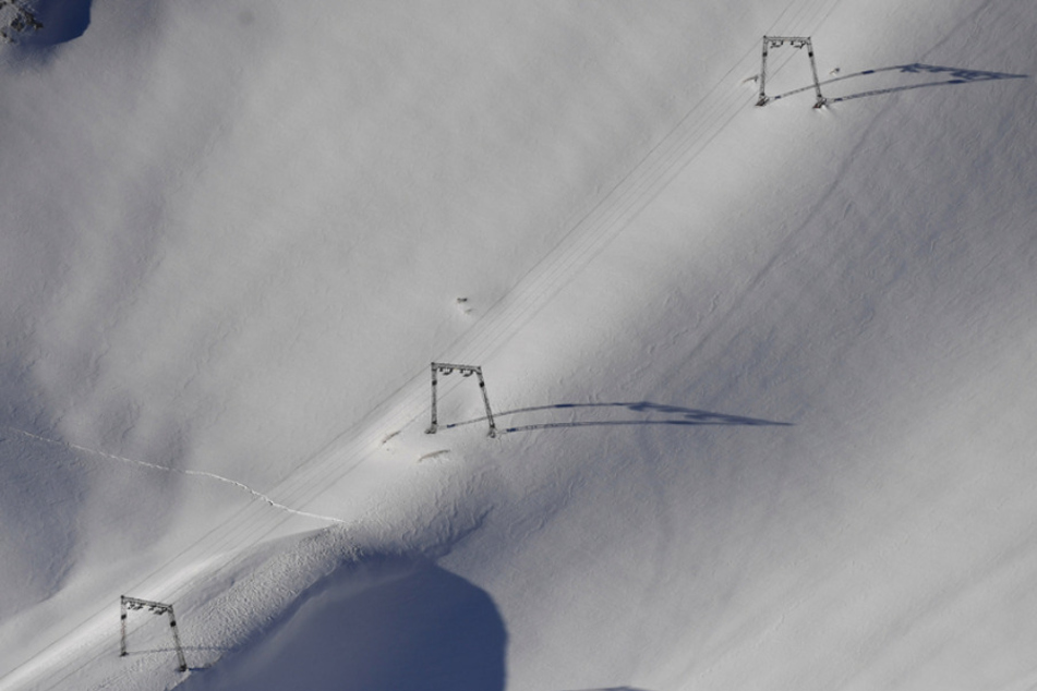 Liftspur an einer Piste am Zugspitzplatt bei Grainau.