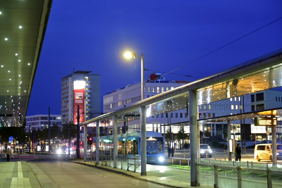 An der Zentralhaltestelle wurde ein Rollstuhlfahrer (20) von dem 15-jährigen Slowaken bedroht.