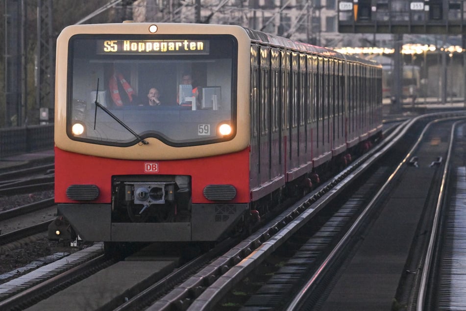 Berlin: Tödliches Unglück: Flaschensammler von S-Bahn eingeklemmt