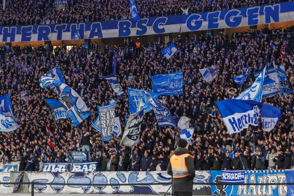 Zum Gipfeltreffen mit Schalke 04 werden 70.000 Fans im Berliner Olympiastadion erwartet.