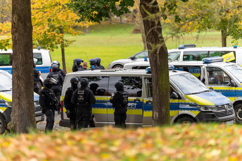 Die Polizei umstellte das Krankenhaus in Bad Berka.