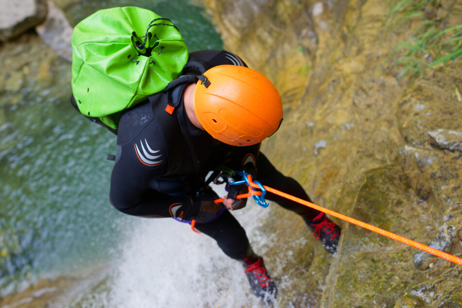 Ein Canyoning-Tourist (40) wird in Österreich vermisst.