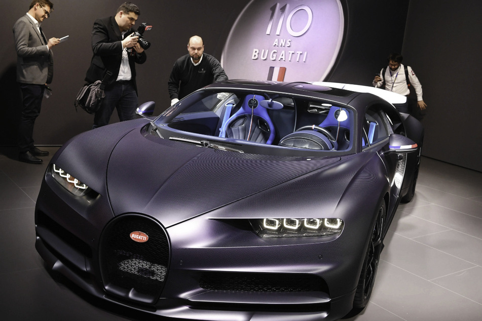 Im Vorfeld des Genfer Autosalons wird der Bugatti Chiron Sport präsentiert. Für die Sportwagen-Luxusmarke soll es im Volkswagen-Konzern einem Bericht zufolge Verkaufspläne geben. (Archivbild)