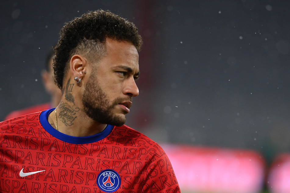 Bekommt Neymar (29) seinen alten Kumpel aus Barca-Tagen wieder in sein Team? Paris Saint-Germain könnte Lionel Messi möglicherweise verpflichten.