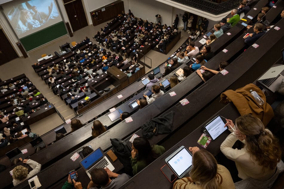 Nicht nur im Kopf, auch im Portemonnaie muss man es haben: Studierende in München müssen allein für ihre Miete monatlich fast 800 Euro aufbringen – im Durchschnitt.