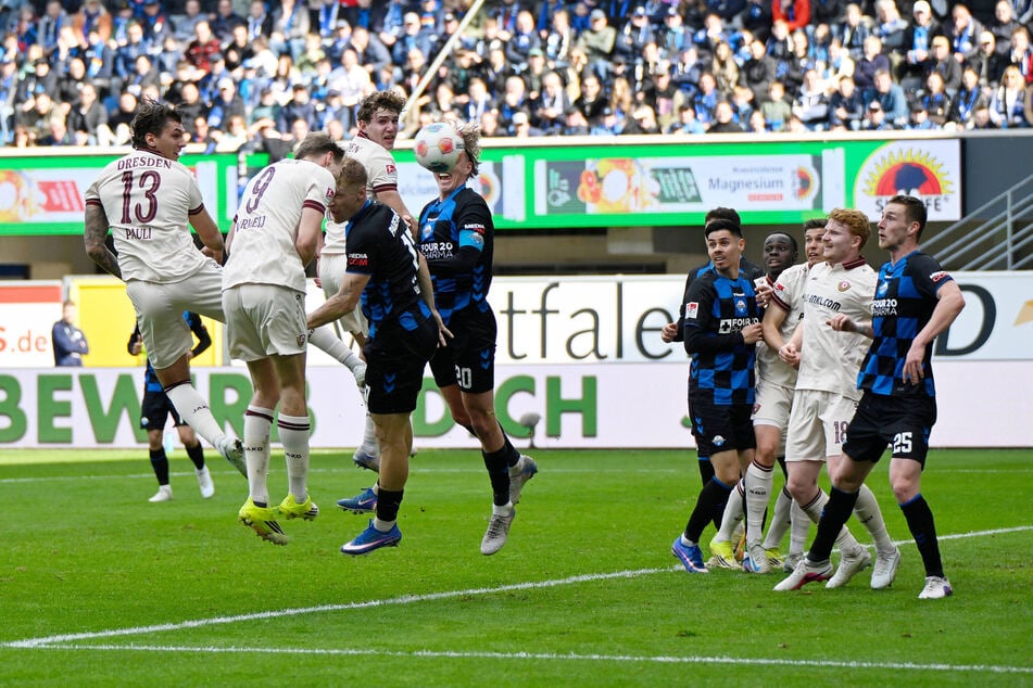 Es war Vincent Vermeijs (2.v.l.) siebter Saisontreffer und Dresdens siebtes Tor nach einer Ecke.
