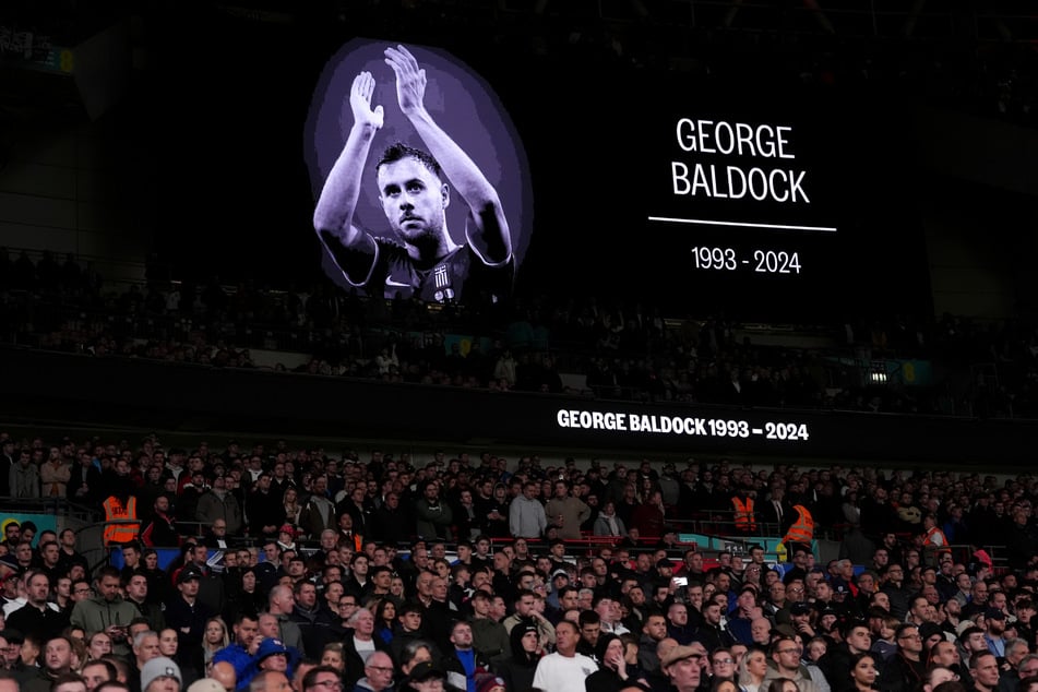 Herzergreifender Moment am Donnerstagabend! Das Nations-League-Spiel zwischen England und Griechenland stand unter dem Einfluss des Todes von George Baldock.