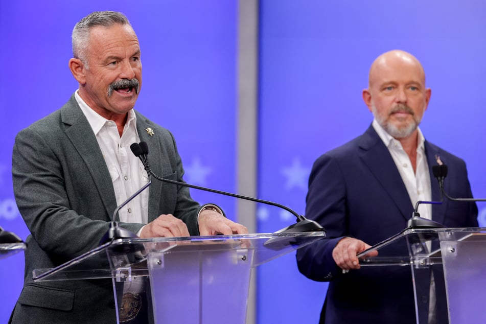 Republican candidate Chad Bianco (l.) speaks next to GOP challenger Steve Hilton during the California gubernatorial debate.