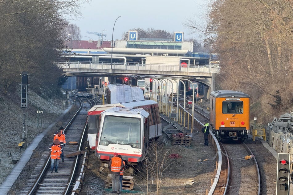 In Hamburg ist am Dienstagnachmittag eine U-Bahn der Linie U2 entgleist. Auch am Mittwoch dauert die Sperrung auf dem Streckenabschnitt noch an.