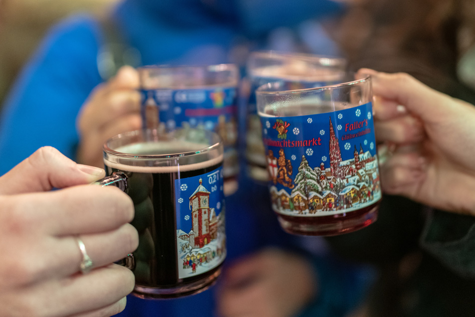 Glühwein und Punsch müssen nun über den Einzel- und Onlinehandel sowie ab Werk verkauft werden.
