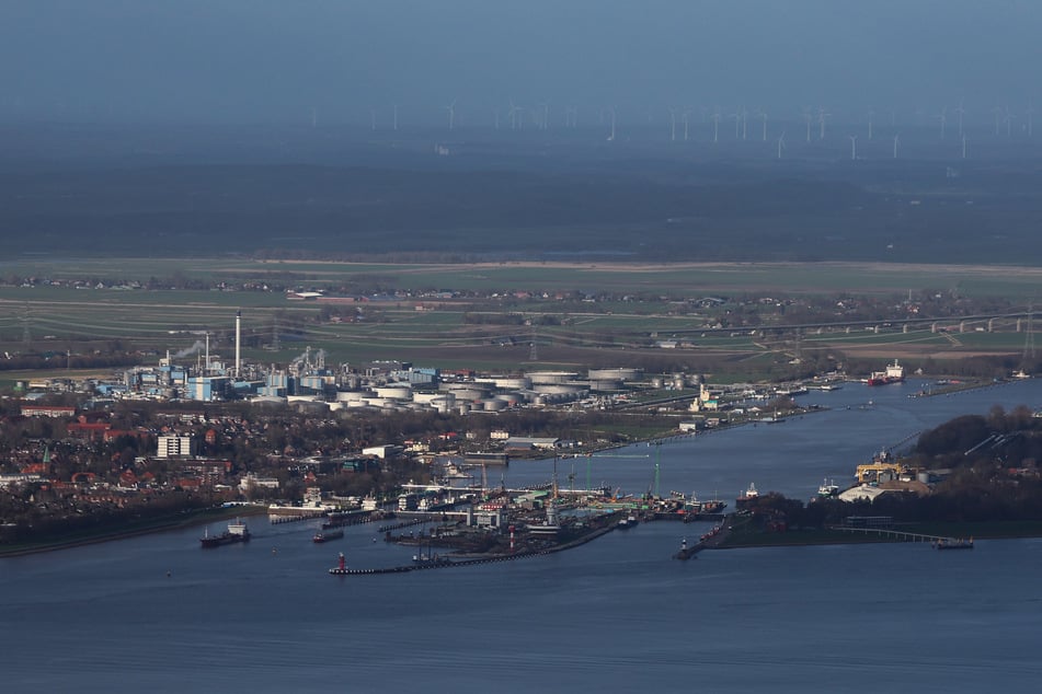 Nahe Brunsbüttel wurde am Mittwoch am Nord-Ostsee-Kanal ein toter Mann entdeckt. (Symbolfoto)