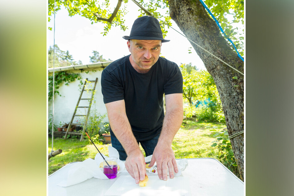 Der Dresdner Künstler Thomas Preibisch (48) macht Kunst mit Kartoffeln.