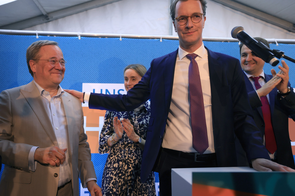 Hendrik Wüst (46, CDU) freute sich am Abend über den sich früh abzeichnenden Vorsprung.