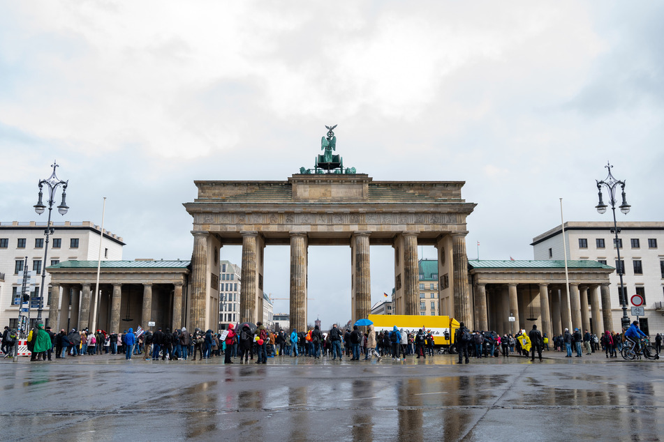 Auch am Pfingstwochenende wollen Tausende gegen die Corona-Maßnahmen demonstrieren.